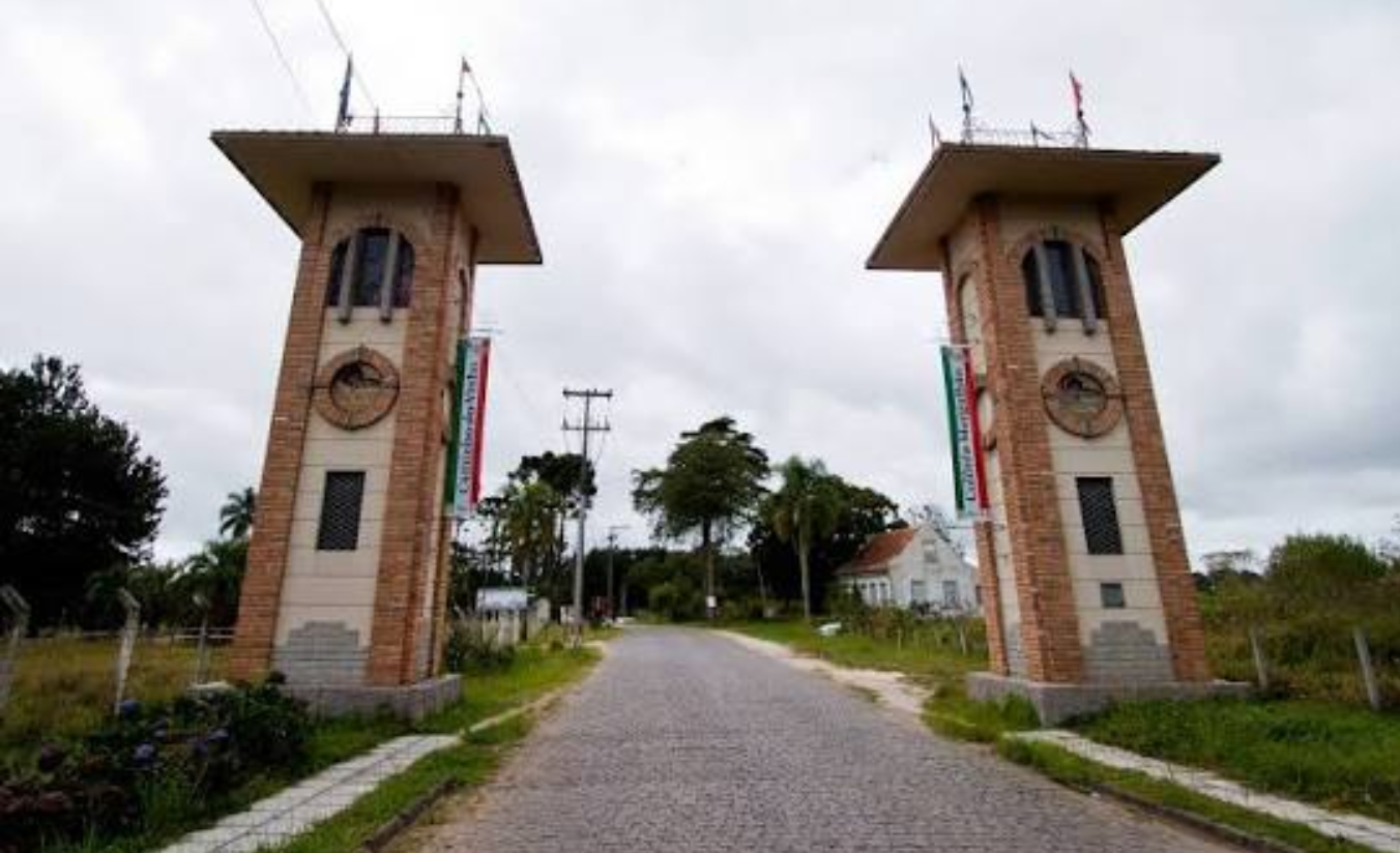 Casa colonial italiana no Caminho do Vinho em São José dos Pinhais