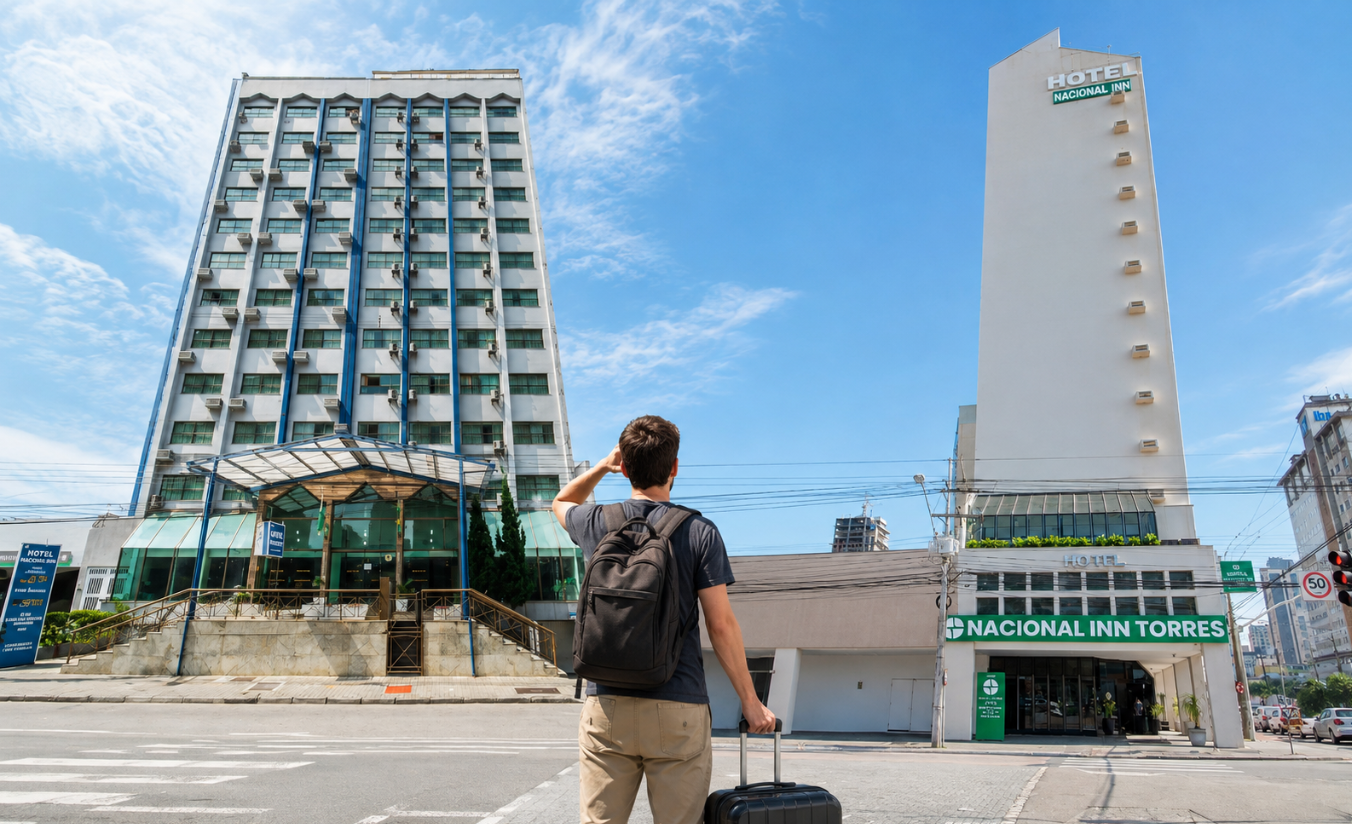 Fachada dos hotéis Nacional Inn Curitiba Torres e Golden Park Curitiba na Rua Mariano Torres, no Centro da cidade